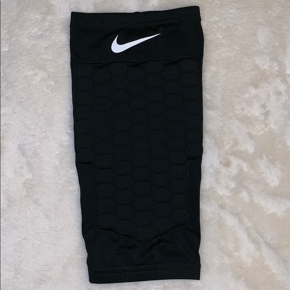 Nike Other - NIKE shin sleeve